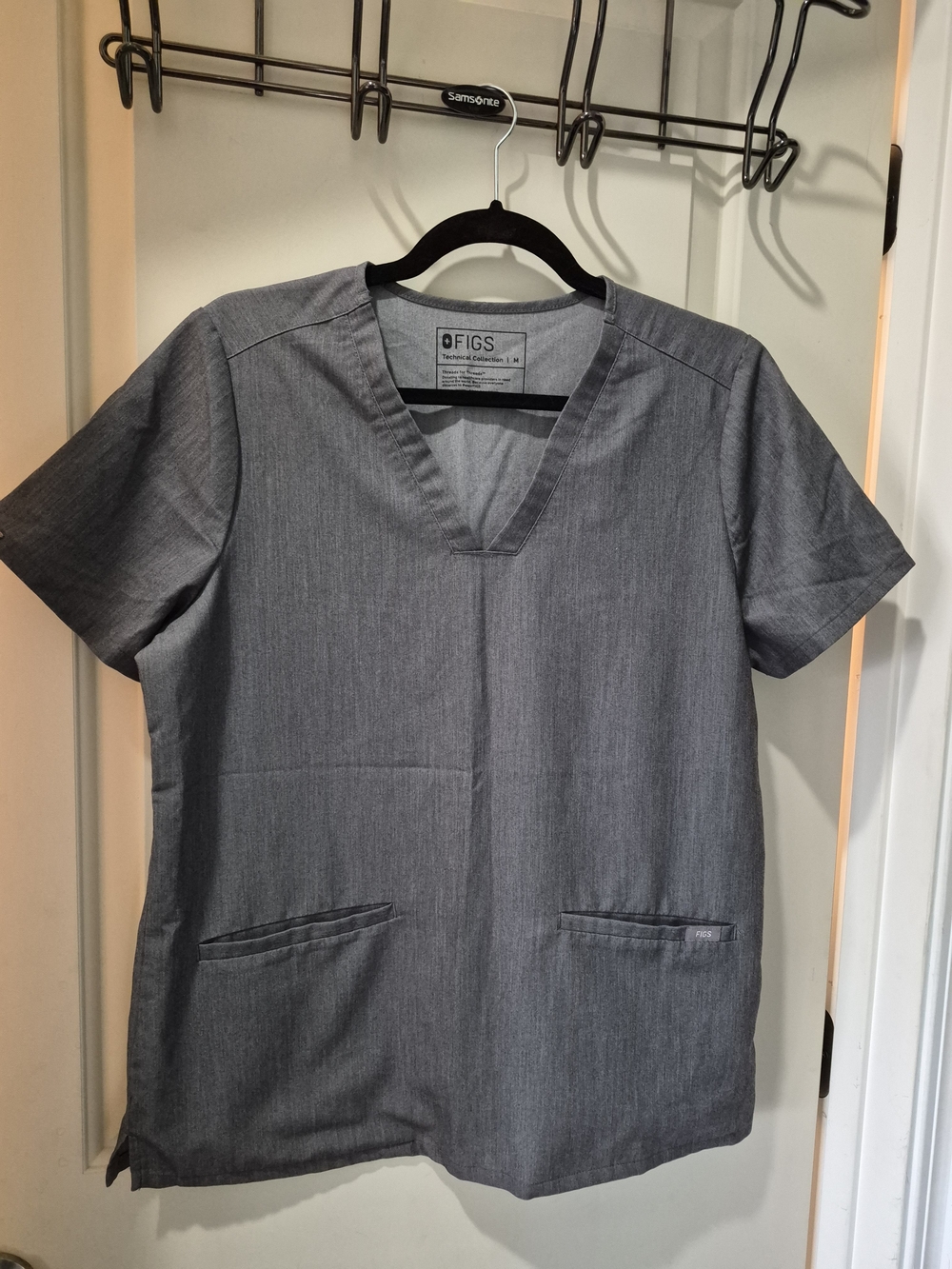 FIGS Women's V-Neck Scrub Top